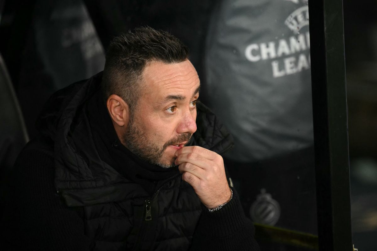 Marseille's Italian head coach Roberto De Zerbi looks on before the start of the UEFA Champions League, league phase day 8, football match between Club Brugge KV and Olympique de Marseille, at the Jan Breydel Stadium in Bruges on January 28, 2026.