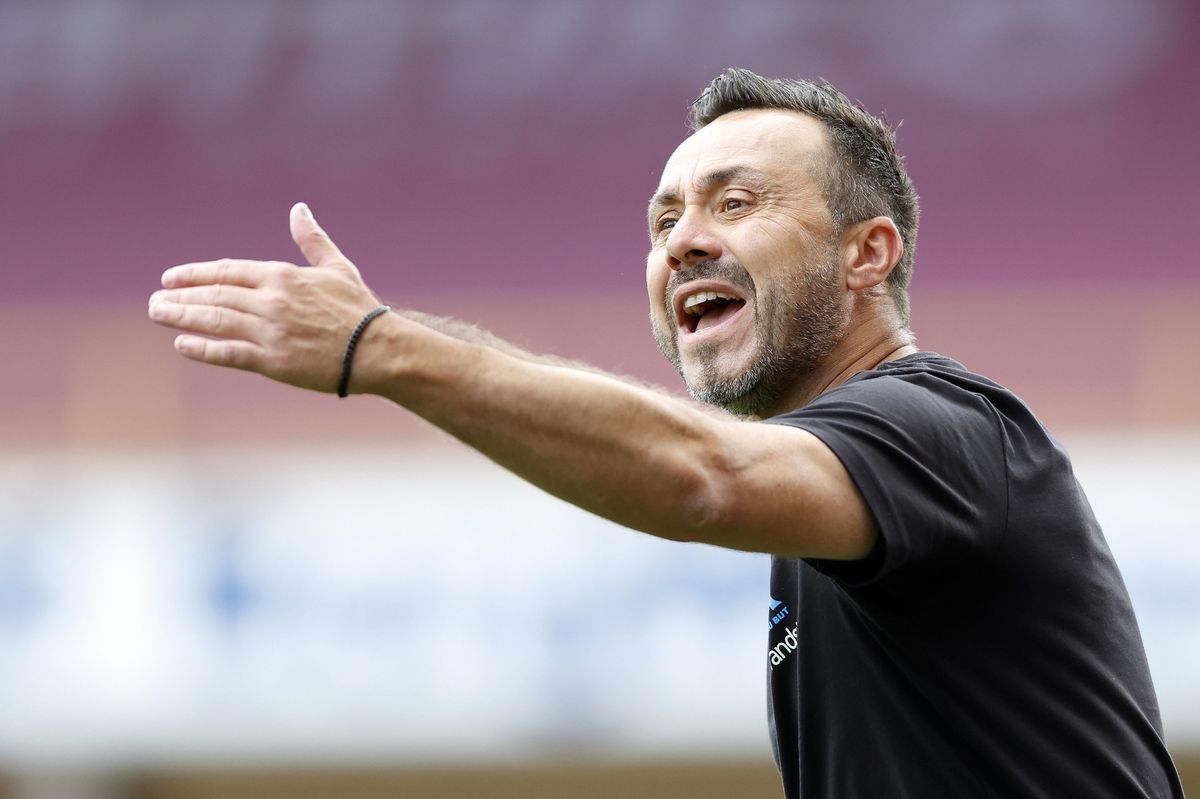 Roberto De Zerbi gestures