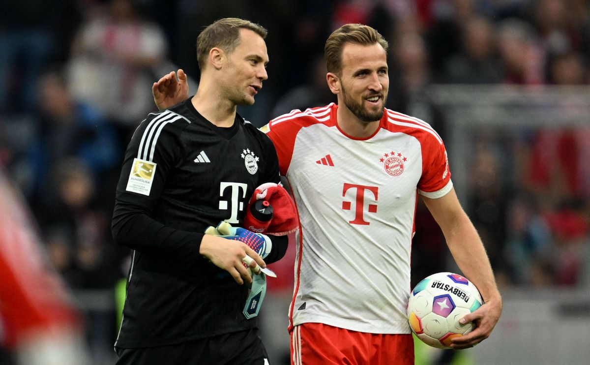 Bayern Munich's German goalkeeper #01 Manuel Neuer and Bayern Munich's English forward #09 Harry Kane walk on the pitch after the German first division Bundesliga football match between FC Bayern Munich and SV Darmstadt