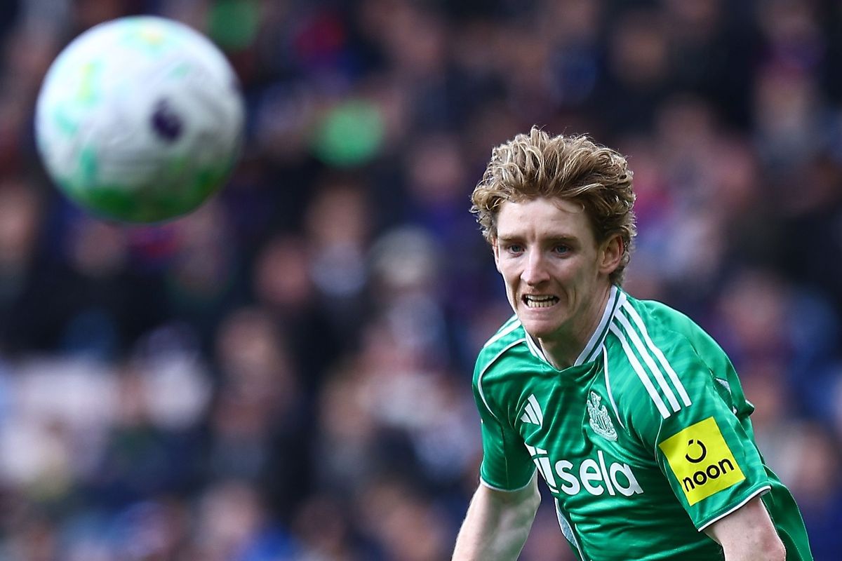 Newcastle United star Anthony Gordon looks on 