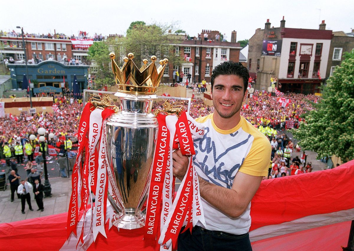 Jose Antonio Reyes with the Premier League trophy