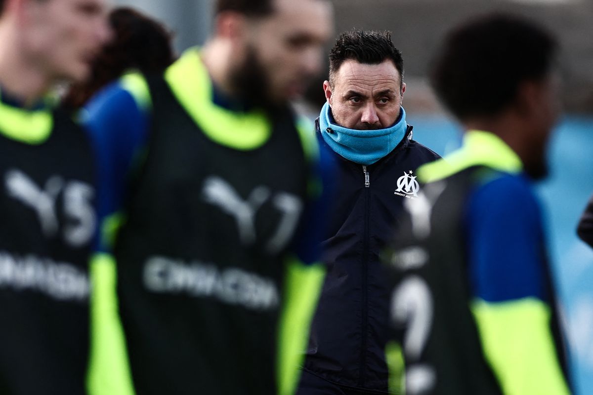 Roberto De Zerbi takes part in a training session