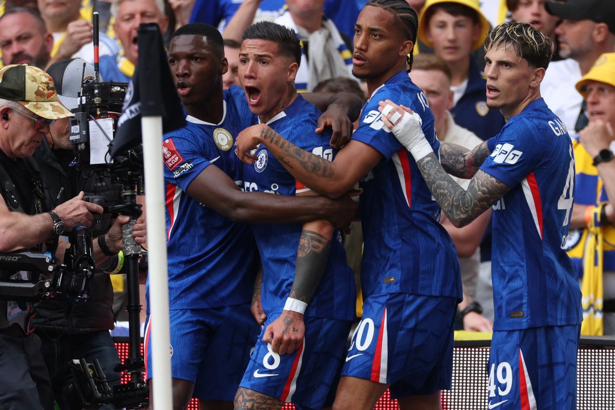 Chelsea celebrate Enzo Fernandez's goal against Leeds United